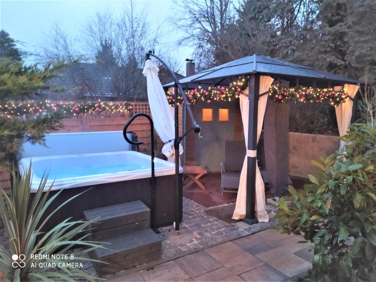 Mediterran-Skandinavisch - Outdoorwhirlpool Ganzjaehrig Burgthann Dış mekan fotoğraf